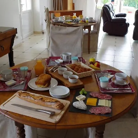 Les Lavandieres 住宿加早餐酒店 Saint-Hilaire-la-Palud